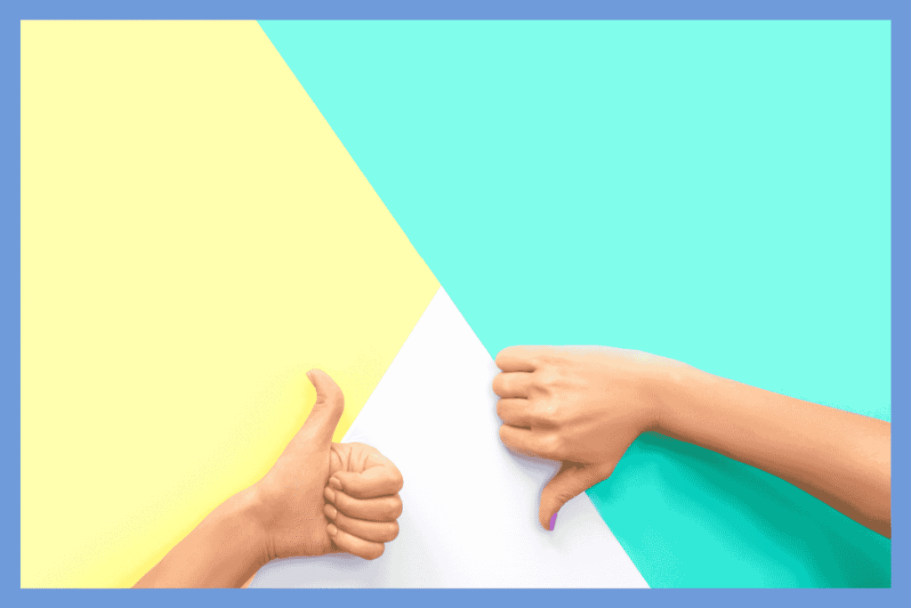 中抜け勤務のメリットとデメリットをイメージしたサムズアップとサムズダウンの手